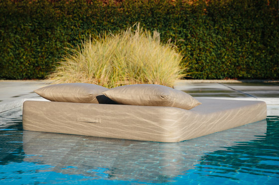 Jackie | floating lounger | Sun loungers | flotiq