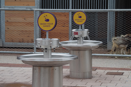 Free Standing Circular Stainless Steel Wash Fountain | Sanitari | Neo-Metro