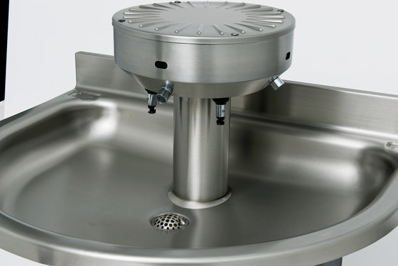 Free Standing Circular Stainless Steel Wash Fountain | Sanitaires | Neo-Metro