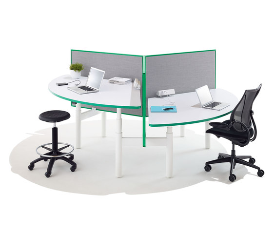 Krossi Table | Tables hautes | Schiavello International Pty Ltd