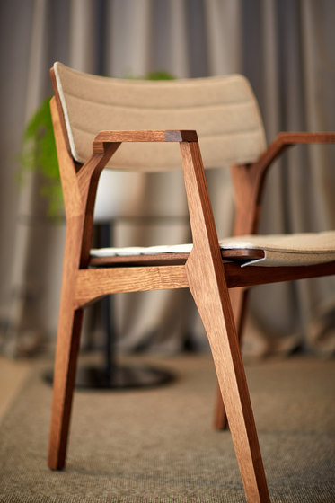 Maui Standard Chair | Sillas | Schiavello International Pty Ltd