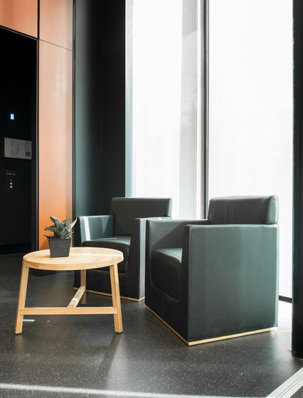 Toro Badjo Sofa | One Seater | Poltrone | Schiavello International Pty Ltd