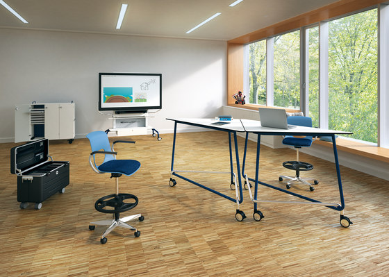 TriUnion | Standing tables | VS