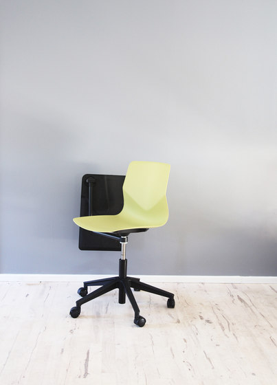 FourSure® 66 upholstery armchair | Sillas de oficina | Four Design