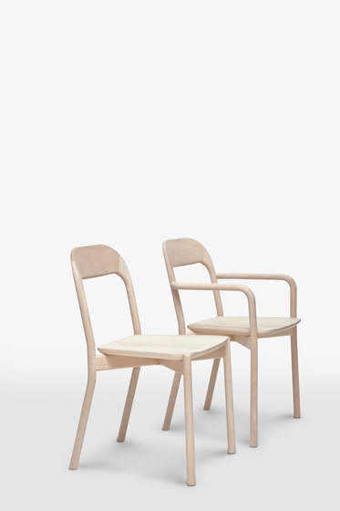 EARL CONTRACT_94-12/4 | Chaises | Piaval