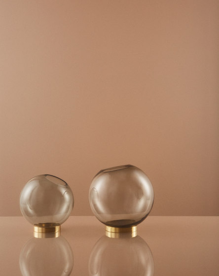 Globe | vase w. stand large | Vases | AYTM