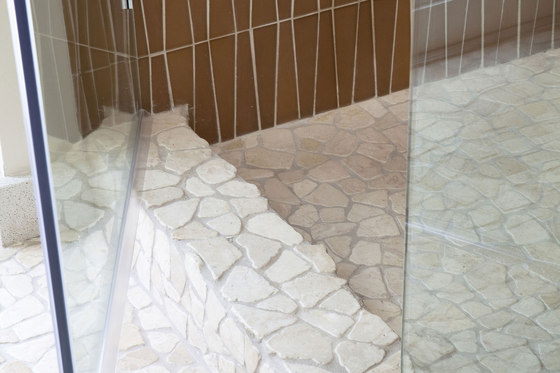 Random Tiles - Latte Quartz | Mosaicos de piedra natural | Island Stone