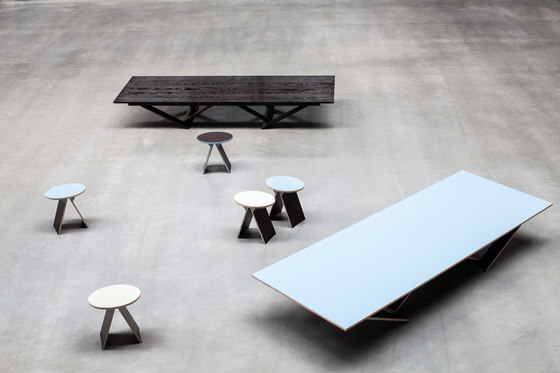 ta tisch | blue surface | Tables de repas | valerie_objects
