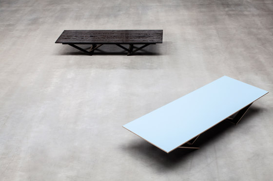 ta tisch | blue surface | Esstische | valerie_objects