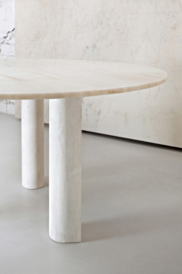 'Love  me, Love me not' dining table: round | Dining tables | Salvatori