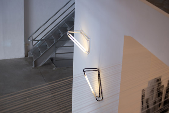 Light Object 001 - LED light, stainless steel finish | Lámparas de sobremesa | Naama Hofman Light Objects