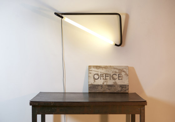 Light Object 001 - LED light, polished brass finish | Tischleuchten | Naama Hofman Light Objects