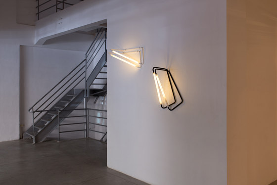 Light Object 001 - LED light, polished brass finish | Tischleuchten | Naama Hofman Light Objects