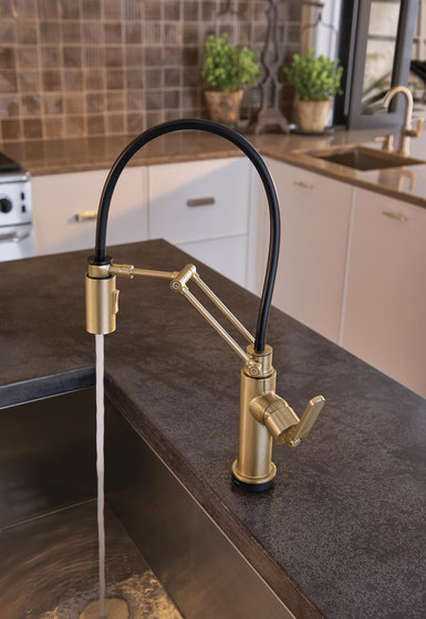 Articuating Faucet with Finished Hose | Küchenarmaturen | Brizo