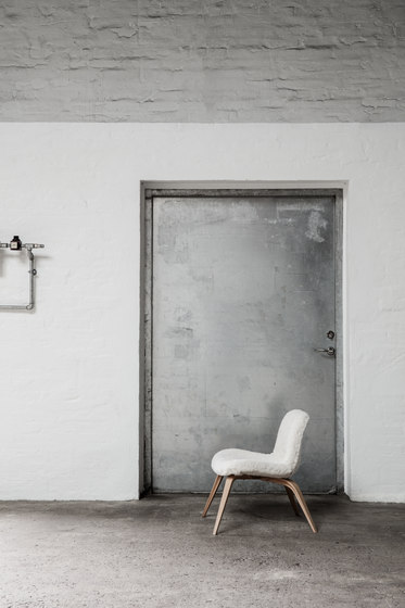 Goose Lounge Chair, Black / Sheepskin: Graphite | Poltrone | NORR11