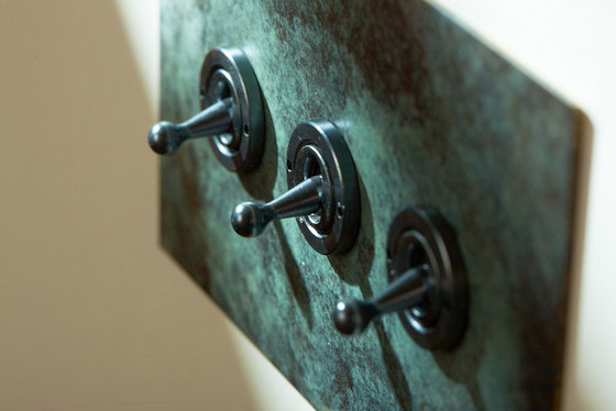 Antique Bronze dolly switch | Interrupteurs à levier | Forbes & Lomax