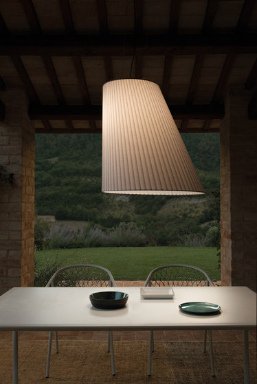 Cone Rechargeable floor lamp | 2007 | Luminaires sur pied | EMU Group