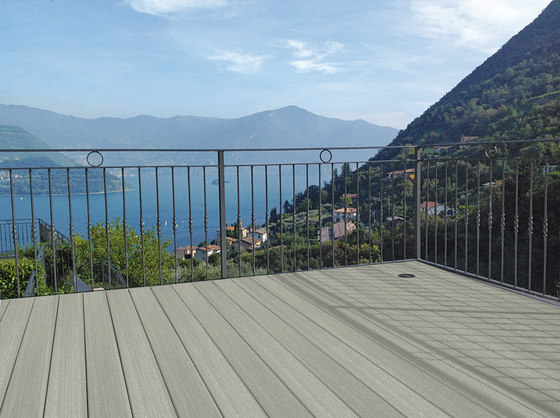 Atmosphere | Brushed Decking board - Cayenne Grey | Pavimenti | Silvadec