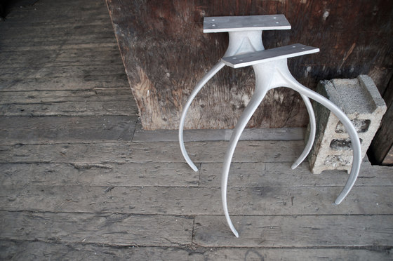 Wishbone Series Console - Aluminum | Tables consoles | STACKLAB
