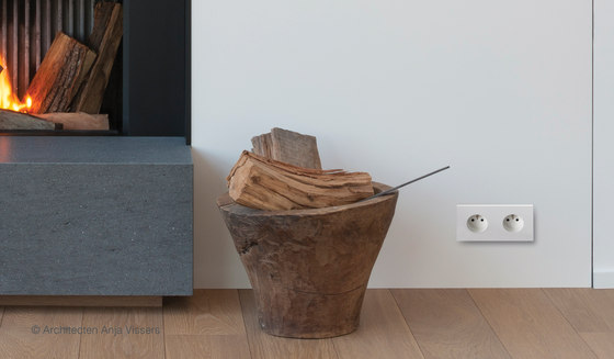 USB outlet - brushed aluminium by Basalte