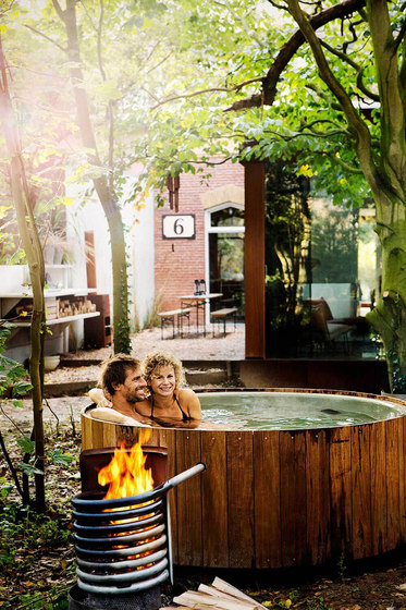 Dutchtub Loveseat Terra Red | Outdoor bathtubs | Weltevree
