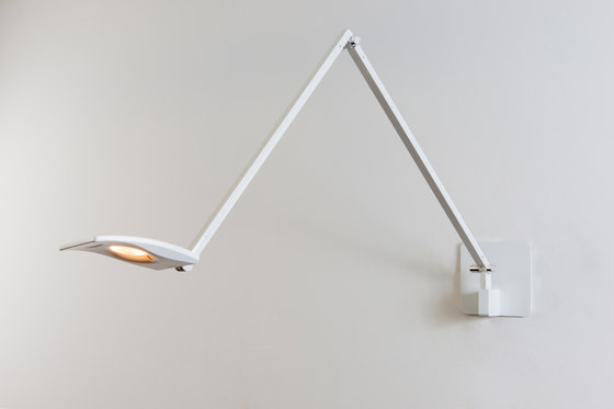 Splitty Pro Desk Lamp with hardwire wall mount, Matte Black | Tischleuchten | Koncept