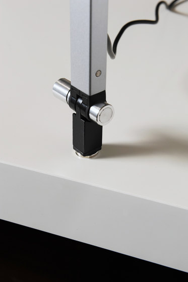 Splitty Pro Desk Lamp with hardwire wall mount, Matte Black | Tischleuchten | Koncept