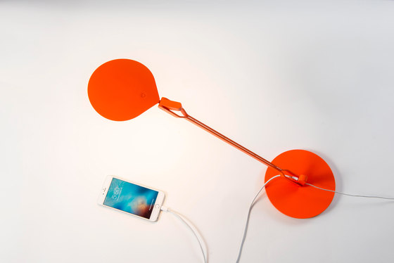 Splitty Desk Lamp with wireless charging Qi base, Matte Black | Table lights | Koncept