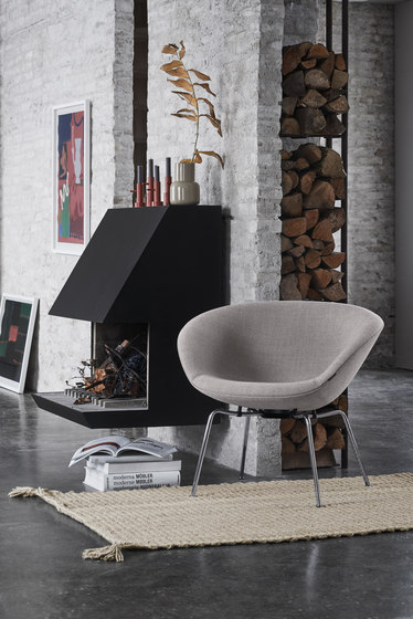 Pot™ | 3318 | Lounge chair | Chromed steel base | Poltrone | Fritz Hansen