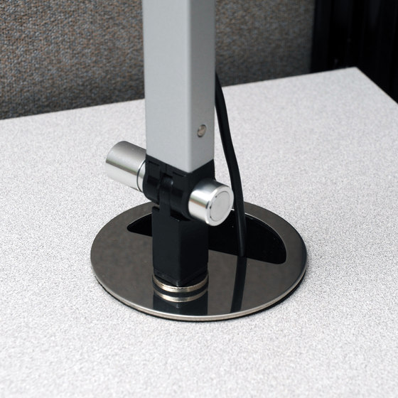 Mosso Pro Desk Lamp with through-table mount, Metallic Black | Luminaires de table | Koncept