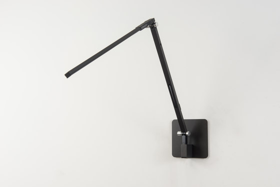 Mosso Pro Desk Lamp with wireless charging Qi base, Metallic Black | Tischleuchten | Koncept