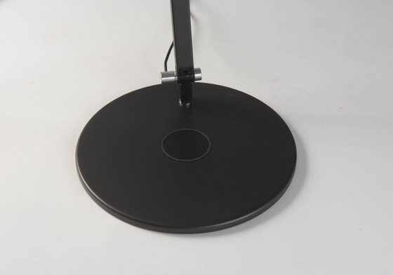 Mosso Pro Desk Lamp with wireless charging Qi base, Metallic Black | Lampade tavolo | Koncept