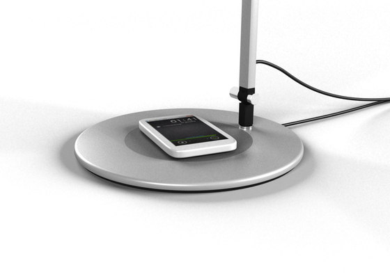 Mosso Pro Desk Lamp with power base (USB and AC outlets), Metallic Black | Lámparas de sobremesa | Koncept