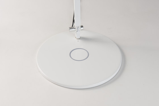 Mosso Pro Desk Lamp with through-table mount, Metallic Black | Luminaires de table | Koncept