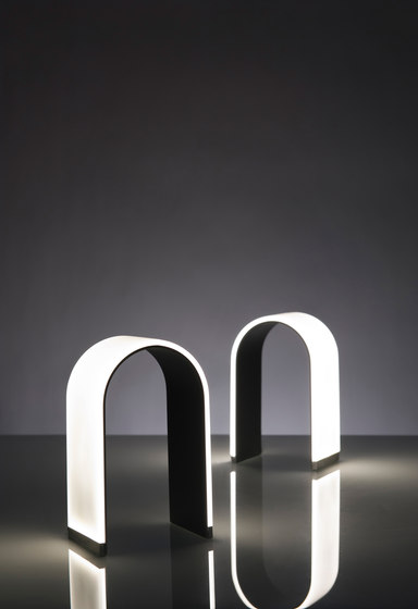 Mr. N LED Table Lamp - Metallic Black | Tischleuchten | Koncept