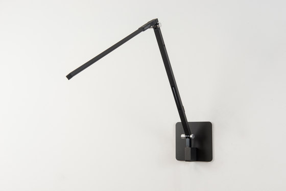 Z-Bar Solo Desk Lamp with power base (USB and AC outlets), Silver | Lampade tavolo | Koncept