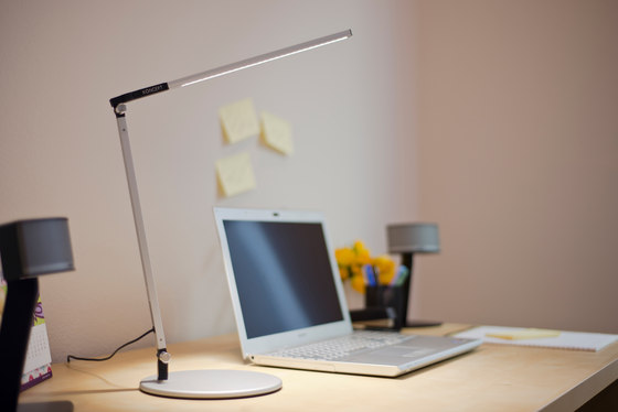 Z-Bar mini Desk Lamp with White slatwall mount, White | Lámparas de pared | Koncept