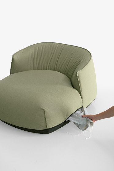 Brioni Lounge armchair large | Armchairs | Kristalia
