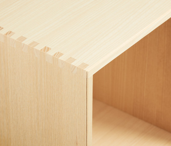 Bookcase Solid Beech Half-Size Vertical M30 | Estantería | ATBO Furniture A/S