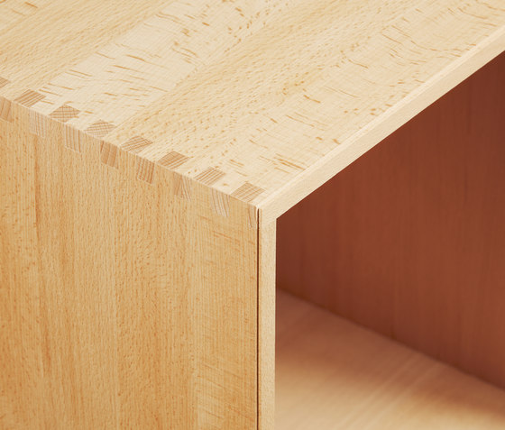 Bookcase Solid Ash Half-Size Vertical M30 | Étagères | ATBO Furniture A/S