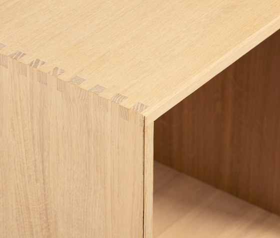 Bookcase Solid Beech Half-Size Horizontal M30 | Étagères | ATBO Furniture A/S