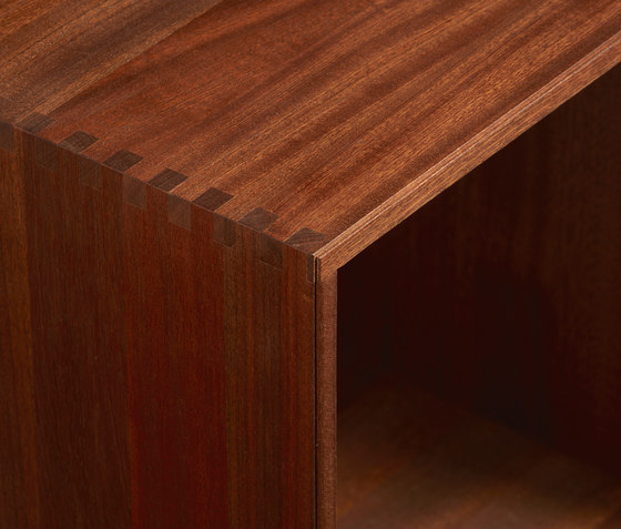 Bookcase Solid Walnut Half-Size Vertical M30 | Estantería | ATBO Furniture A/S