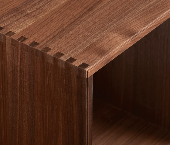 Bookcase Solid Walnut Half-Size Vertical M30 | Étagères | ATBO Furniture A/S