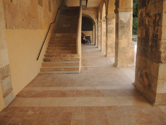 Gris Íbero (al corte de sierra) | Natural stone flooring | LEVANTINA