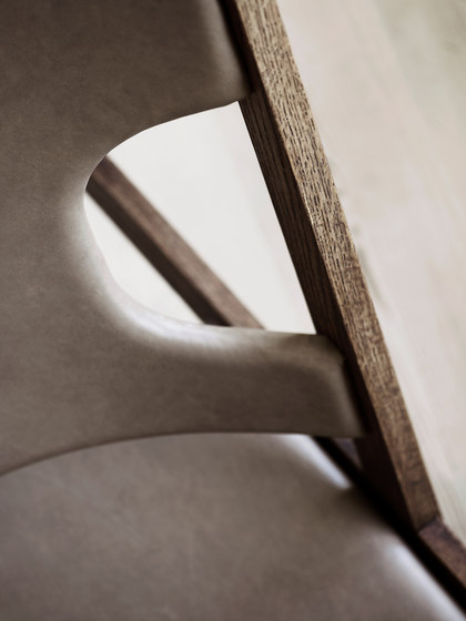 Knitting Lounge Chair, Sheepskin, Walnut | Sahara | Sessel | Audo Copenhagen