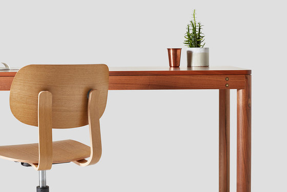 Wooden Dowel table Solid Walnut | Mesas comedor | VG&P