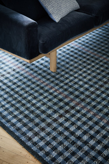 Lotus handmade rug in wool and linen | Tapis / Tapis de designers | Fabula Living
