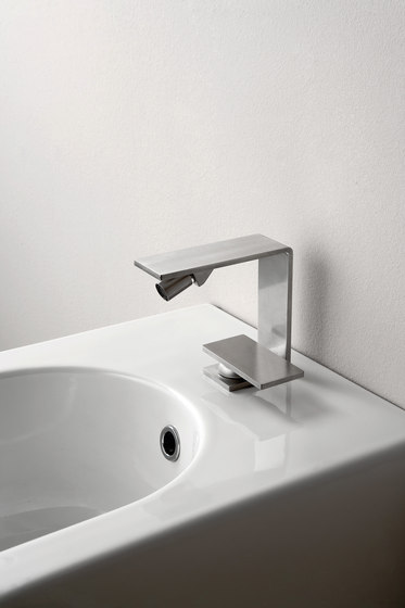 Emotion 5 mm single-lever kitchen tap, with separate single-lever 203 | Griferías de cocina | CONTI+