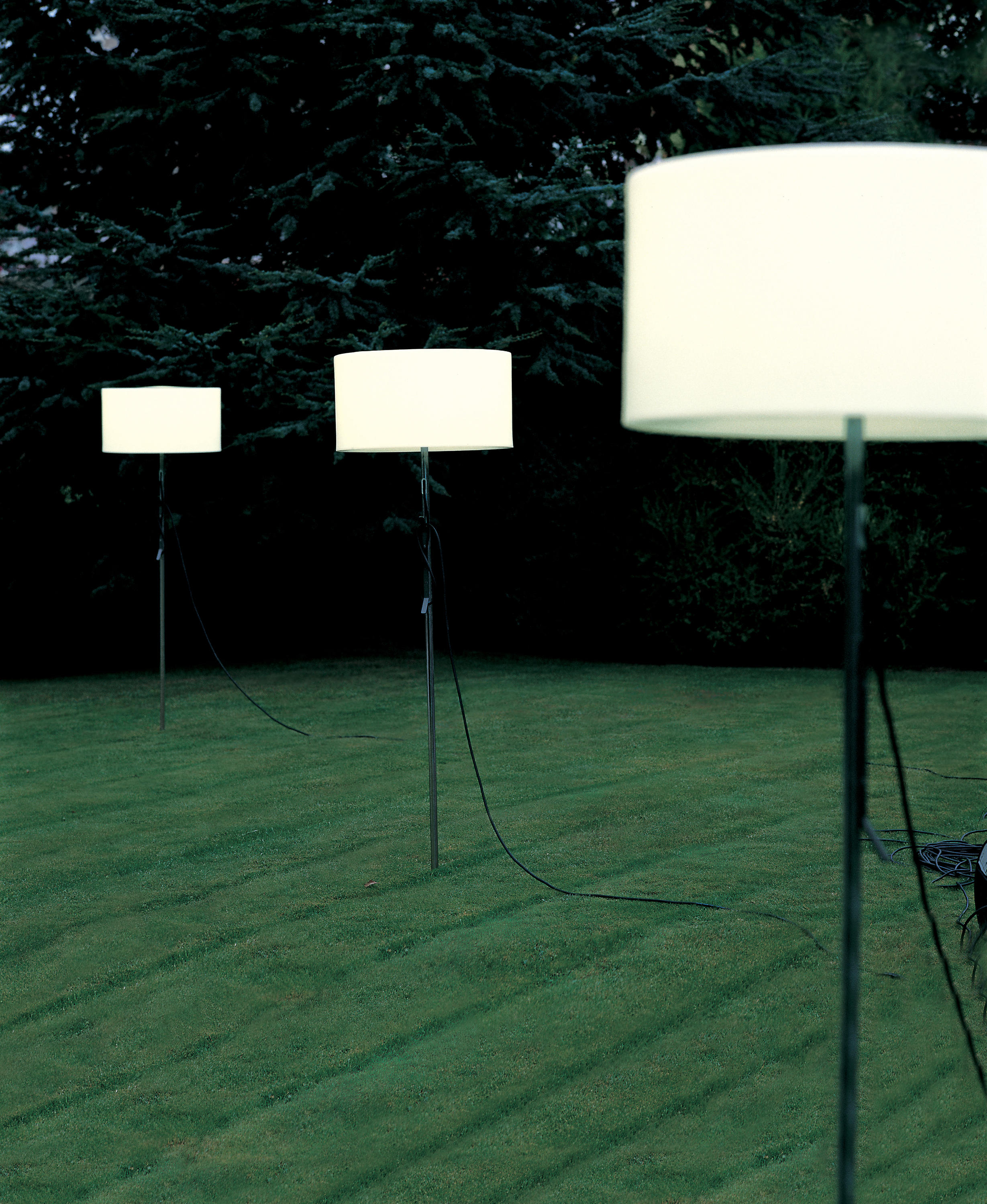 HARRY OUTDOOR FLOOR LAMP Freestanding floor lamps from Carpyen
