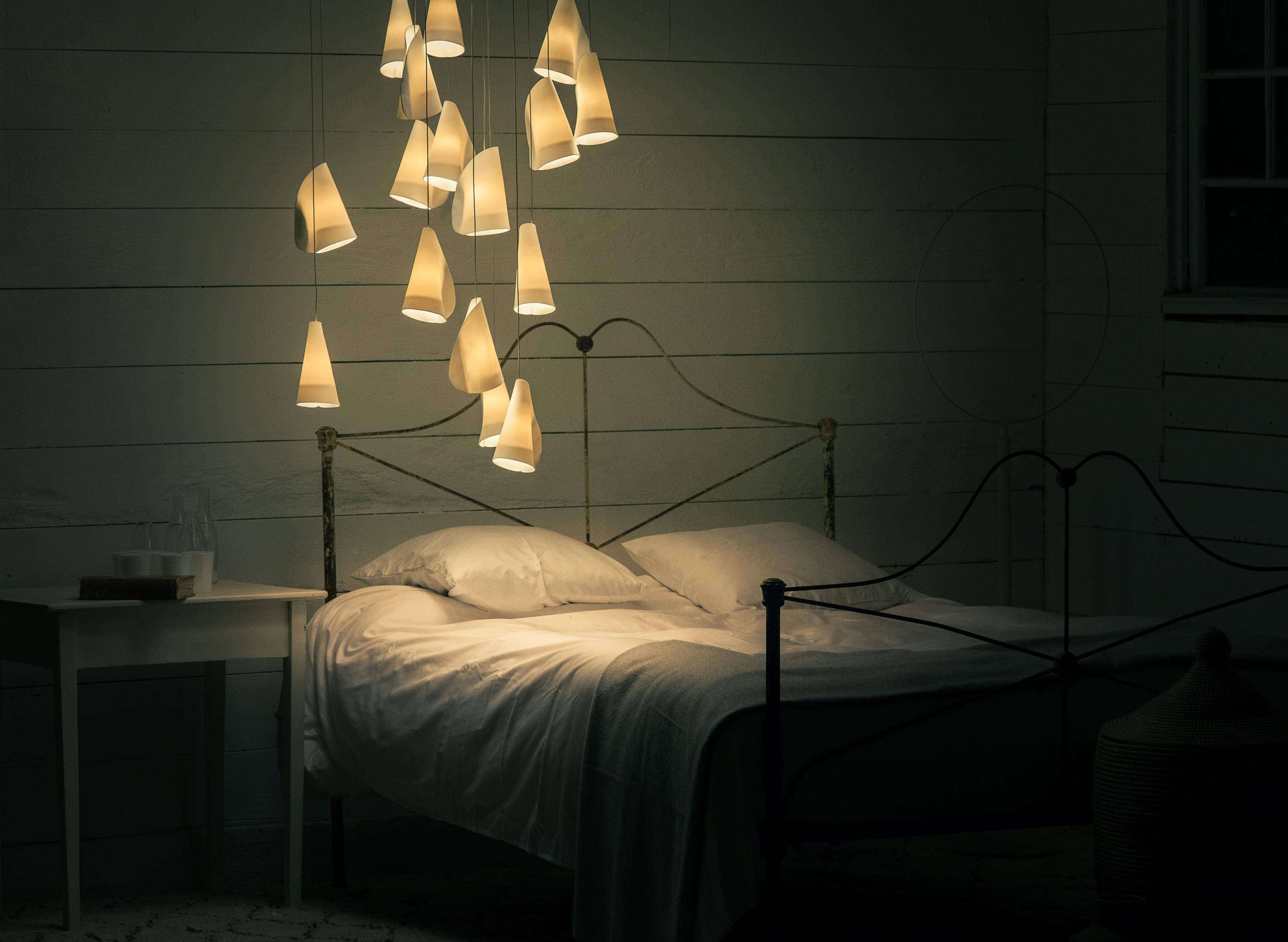 Сделай свет тускло. Светильник ночник в спальню. Торшер в спальню. Необычные светильники. Необычные светильники в интерьере.